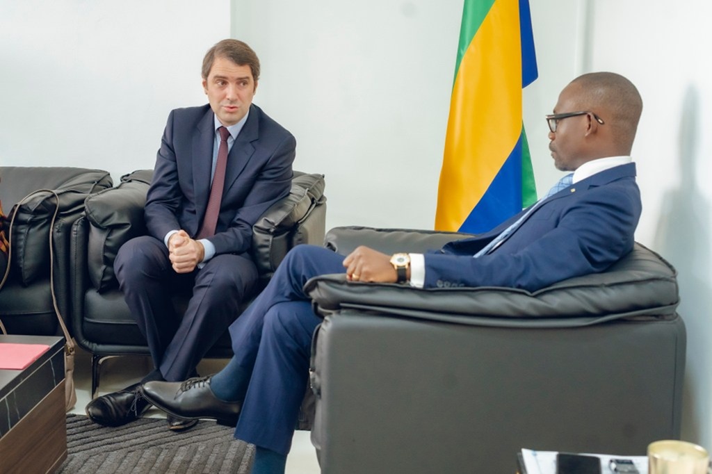 Digitalisation du cadastre au Gabon : le Ministre du Logement Mays MOUISSI échange avec IKA Group