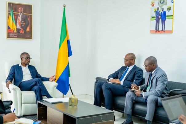Le Ministre Mays MOUISSI échange avec Orabank sur un mécanisme de financement dédié